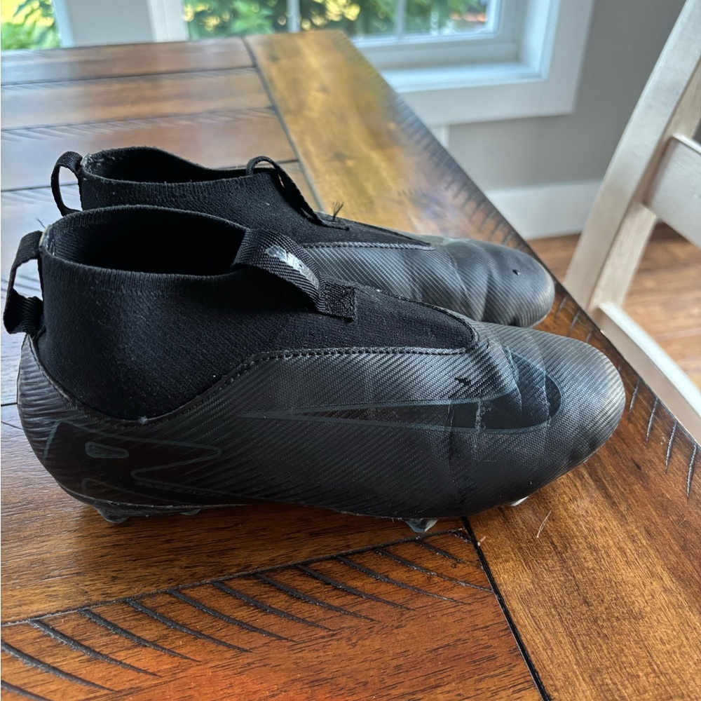 Nike Black Sneakers Sleek Minimalist Design